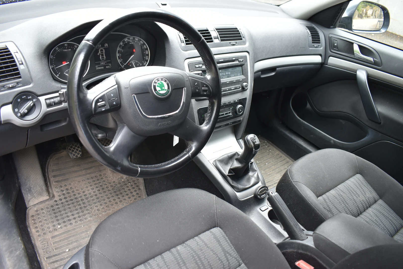 Car Image - Jjg6W4bJaENVyo9Zb6gX4