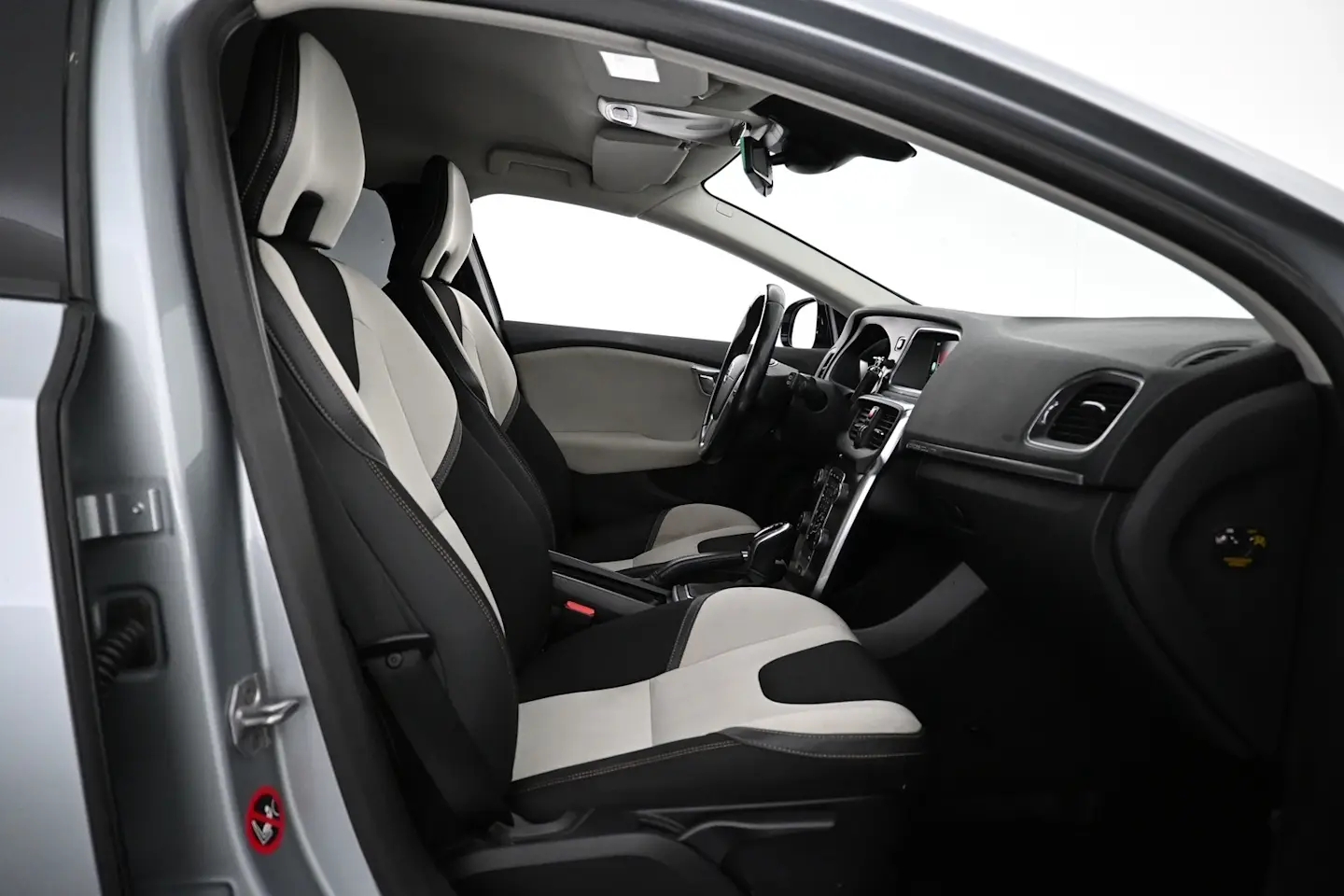 Car Image - xpyeLHHjzyQDfsvrv81JH