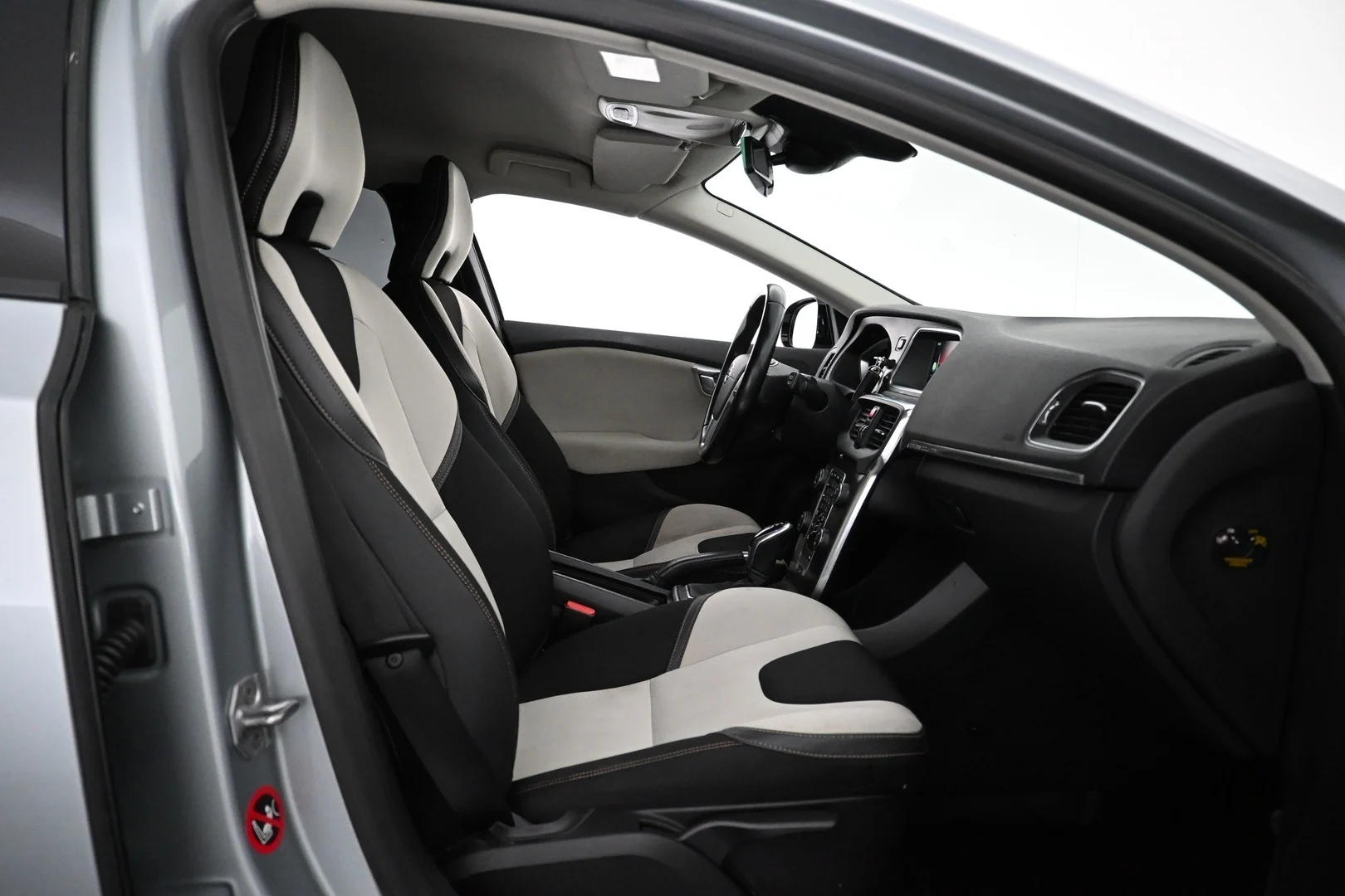 Car Image - xpyeLHHjzyQDfsvrv81JH
