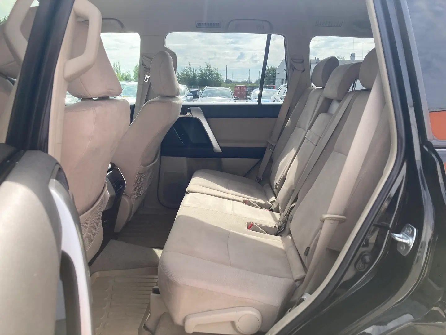 Car Image - 5M5YdG0PzylyqLbdGWuZsi