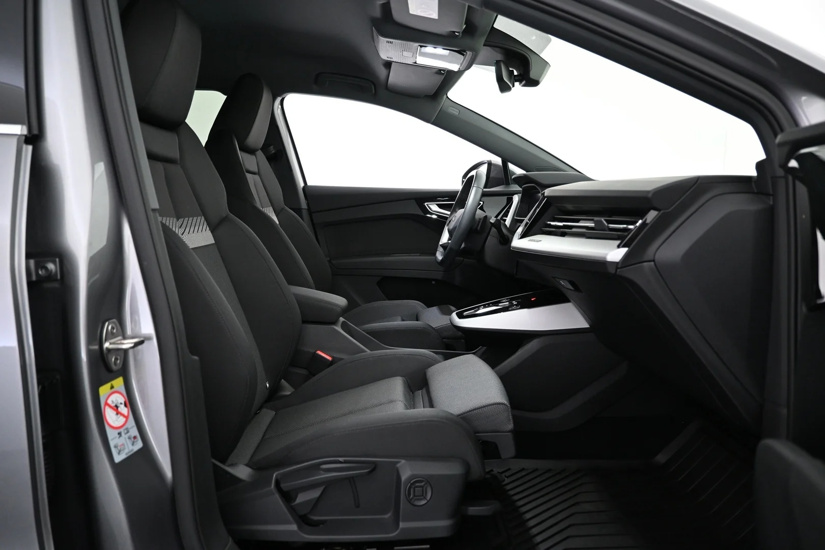 Car Image - 2XW1eOsWQwZCHIHh3ew0kN