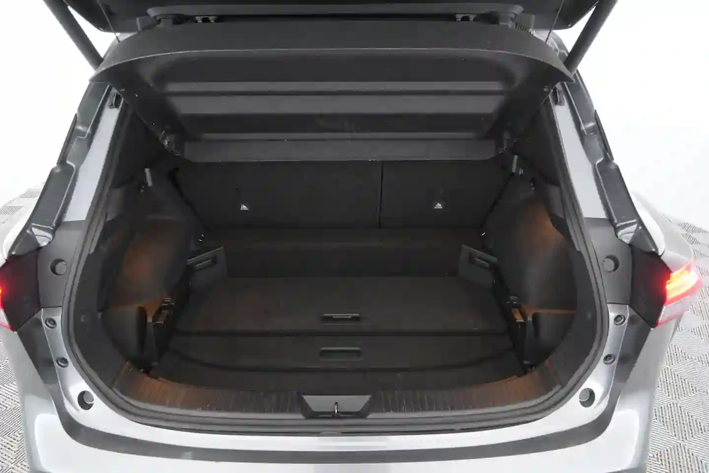 Car Image - 6lwoF4ud9Erh5lqiZNMmNv