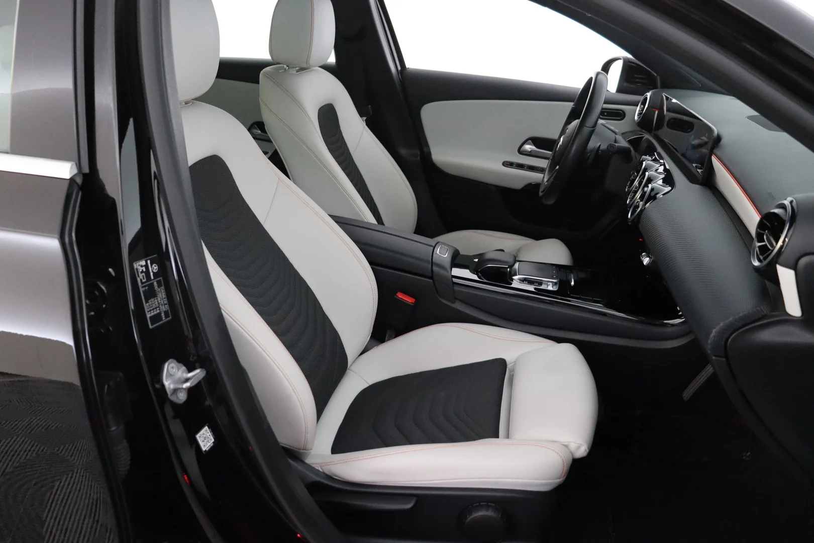 Car Image - 7qELxrmL0nntQMnBjV48Du