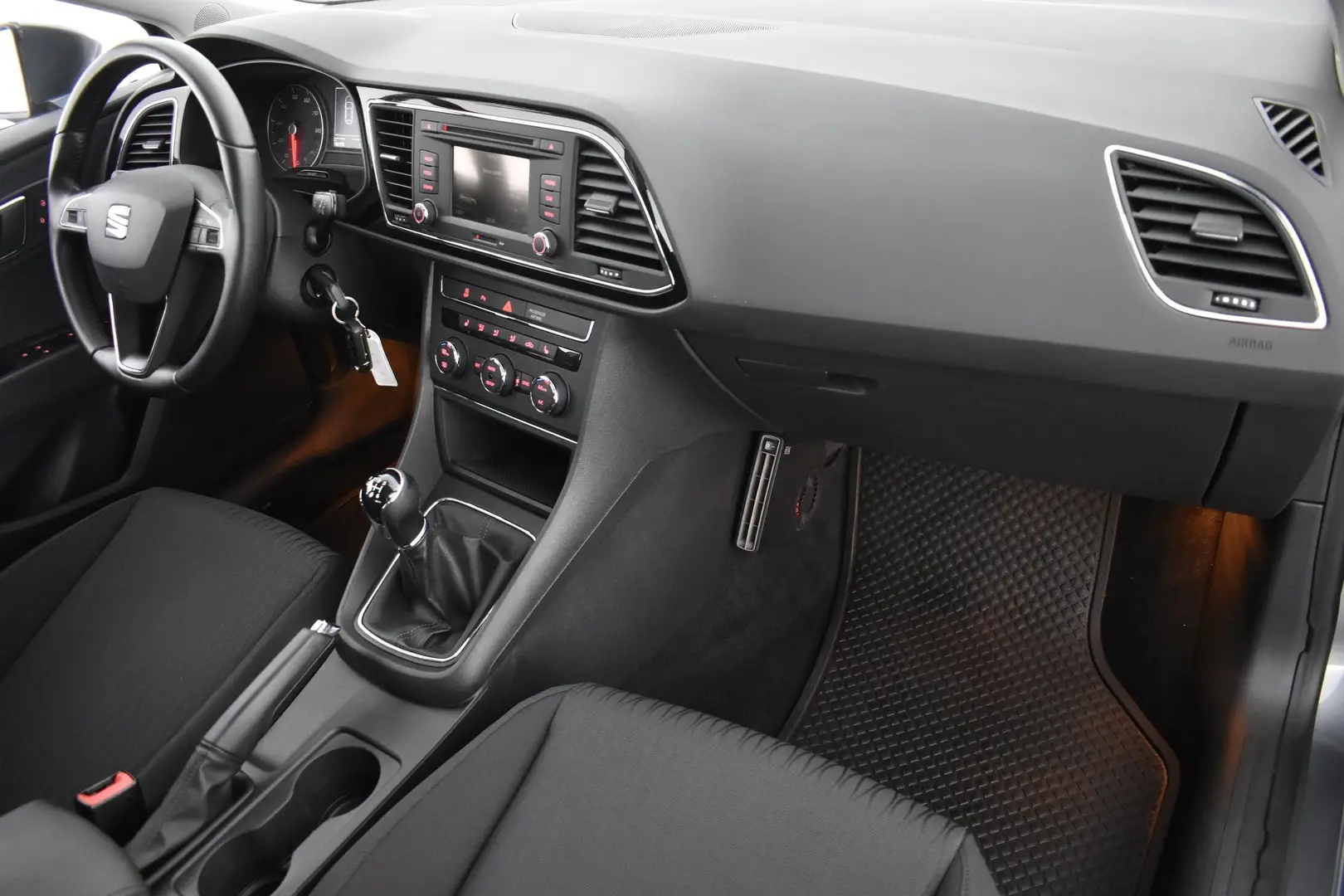 Car Image - 2DLf5hhepPJAsYHhngVFzY