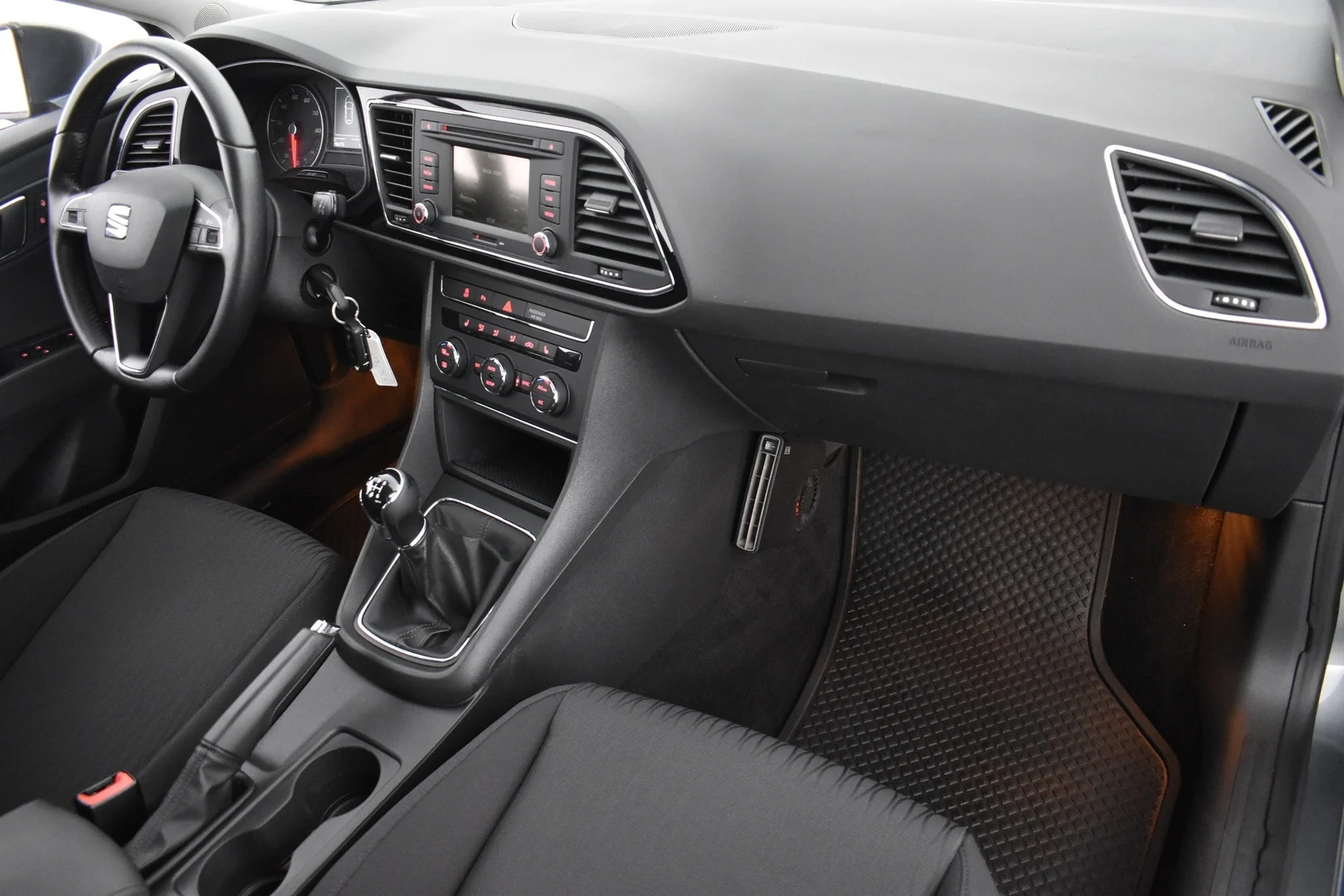 Car Image - 2DLf5hhepPJAsYHhngVFzY