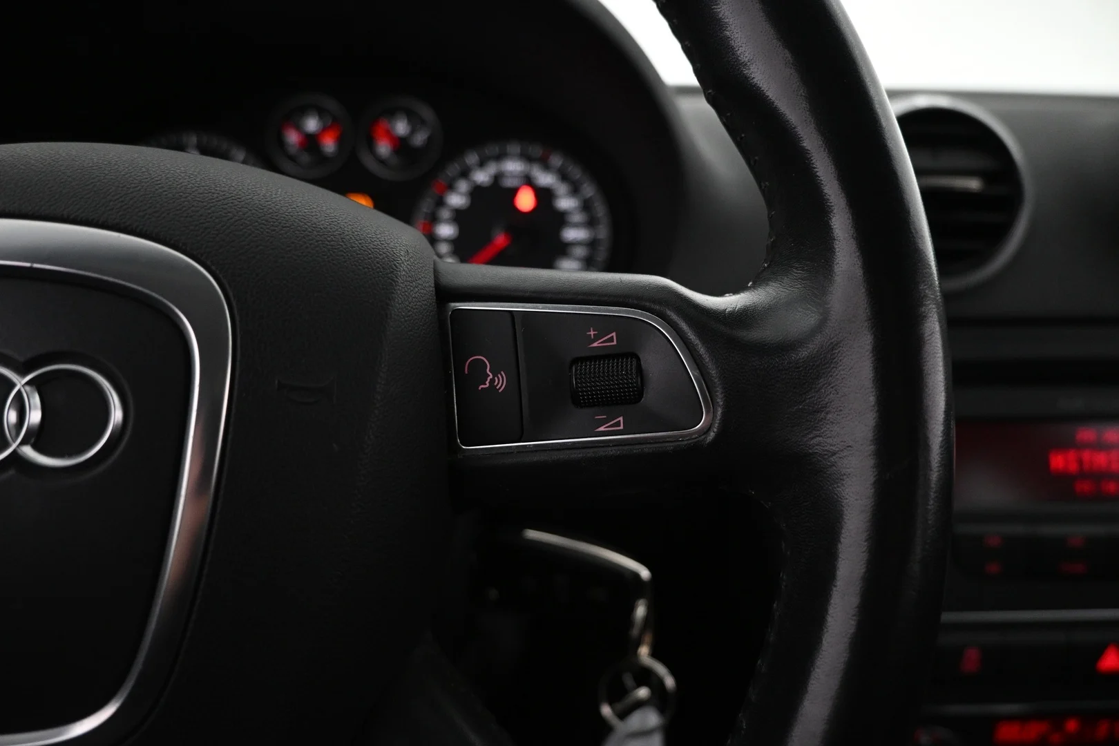 Car Image - 2ns6drg0MINeDFe6iZcxnn