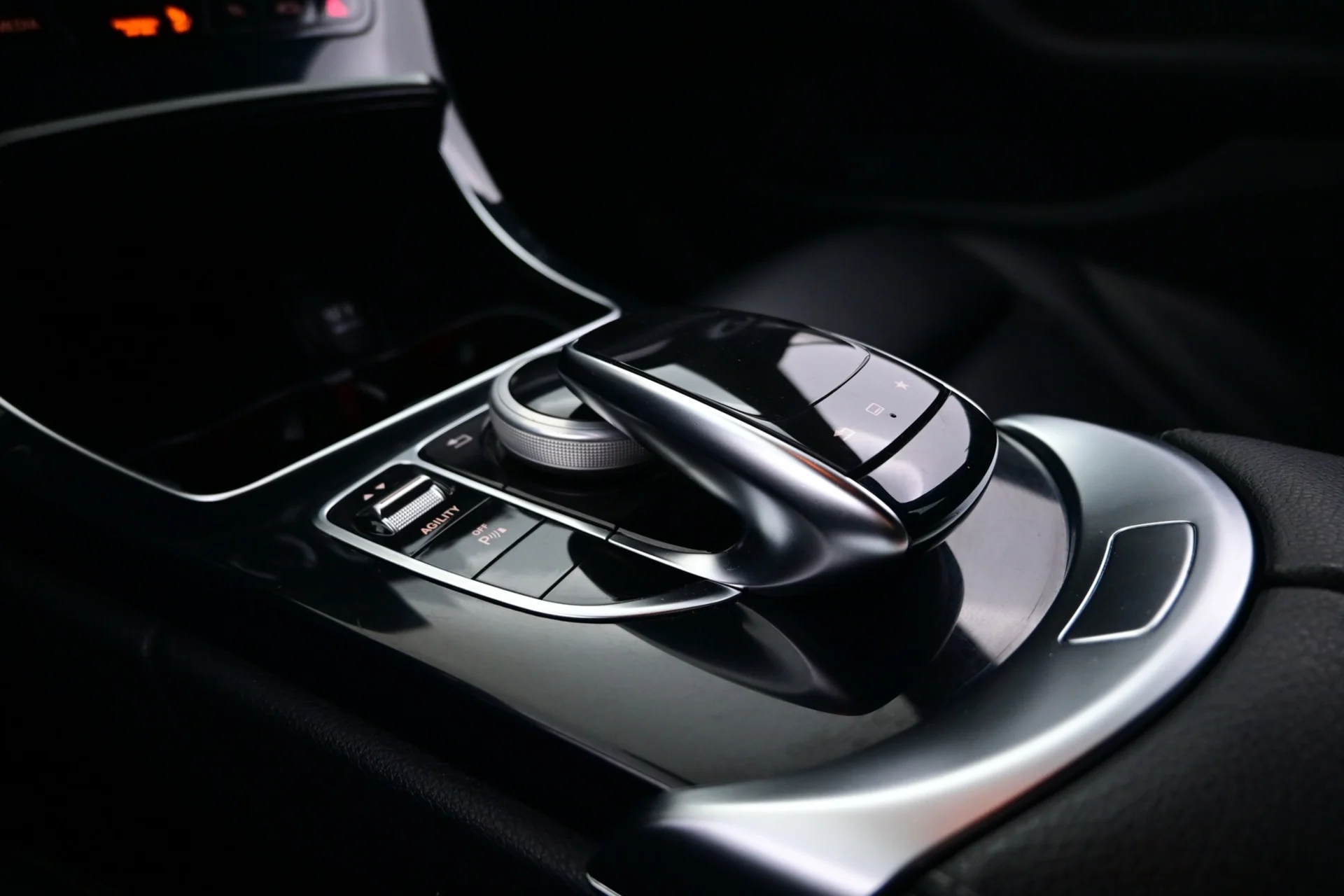 Car Image - 5pPiUFmyYKZ5SuYphZwrZo