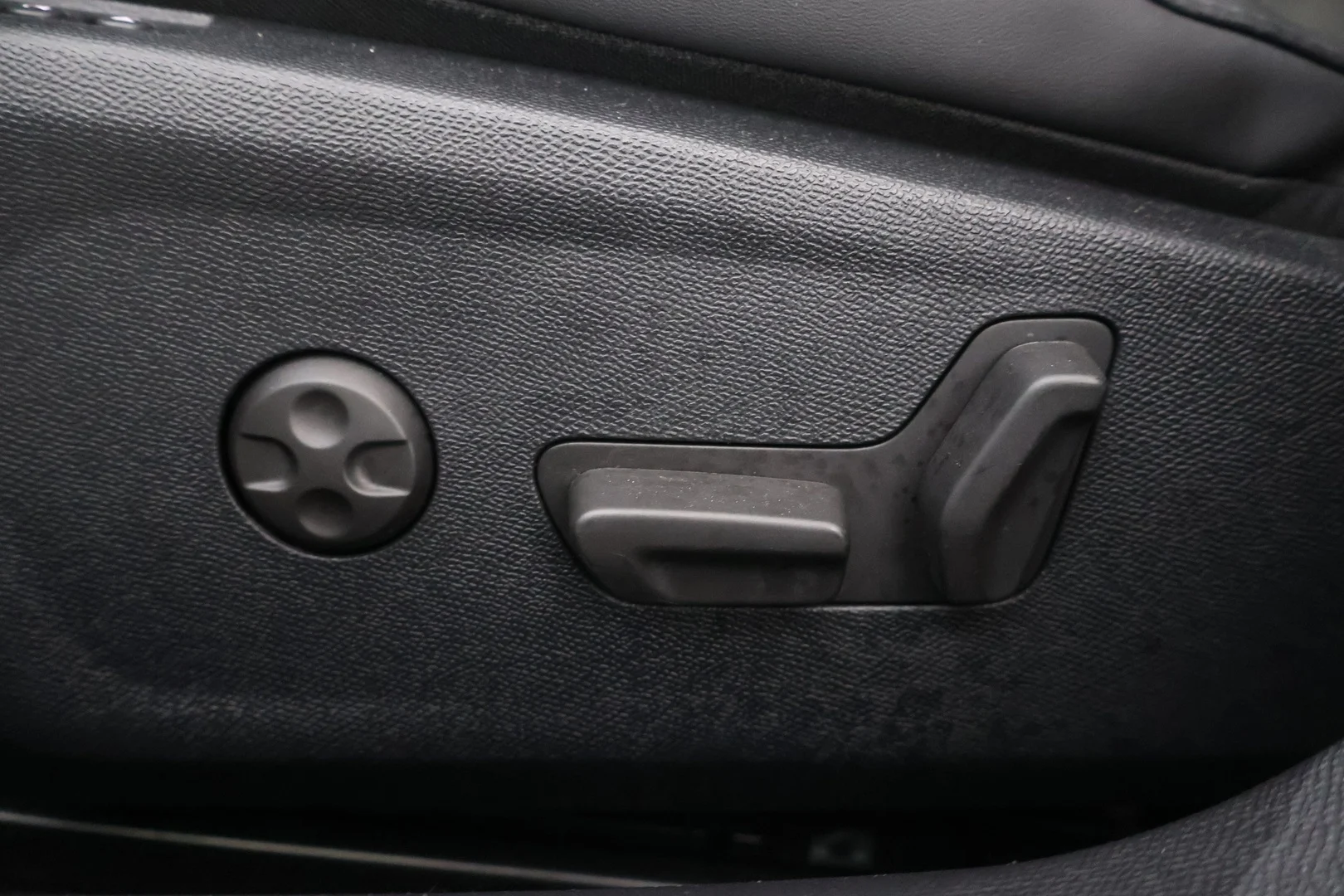 Car Image - zeiBkvwP8GbVz9XV9gsU1