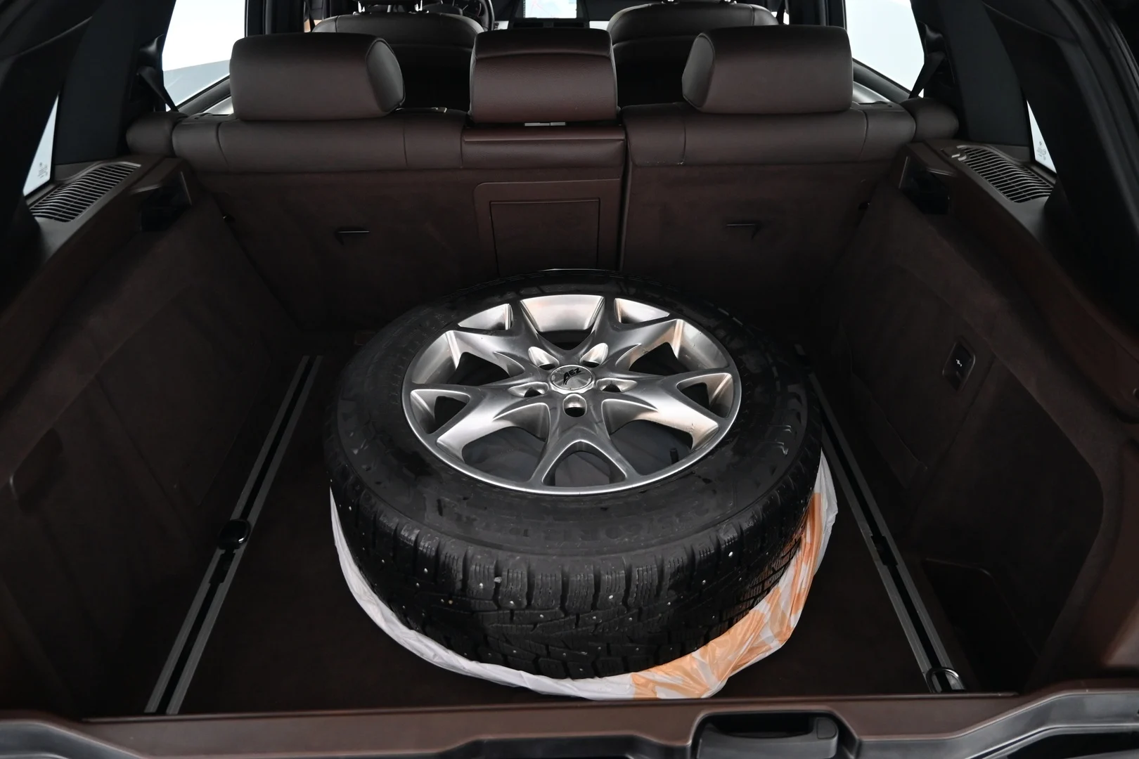Car Image - 6W4hTq3TCkPkajleaDBcur