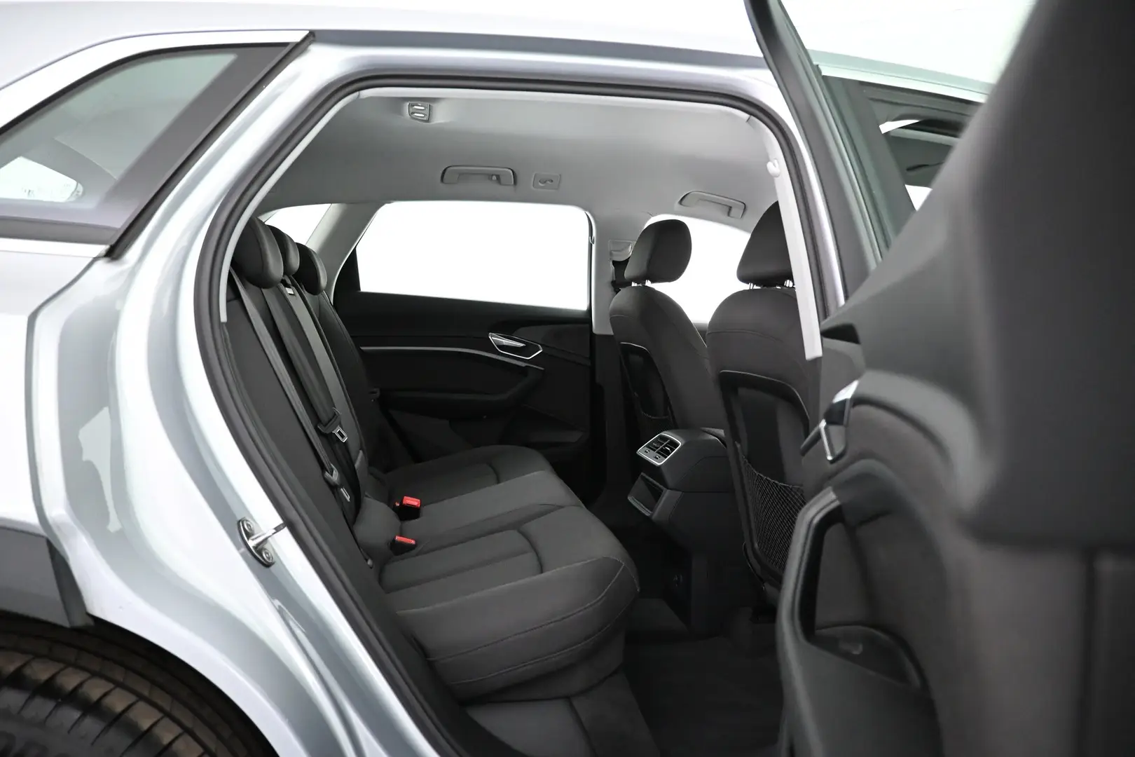 Car Image - 3Vd6rqLcCILtbXbPn44MfE