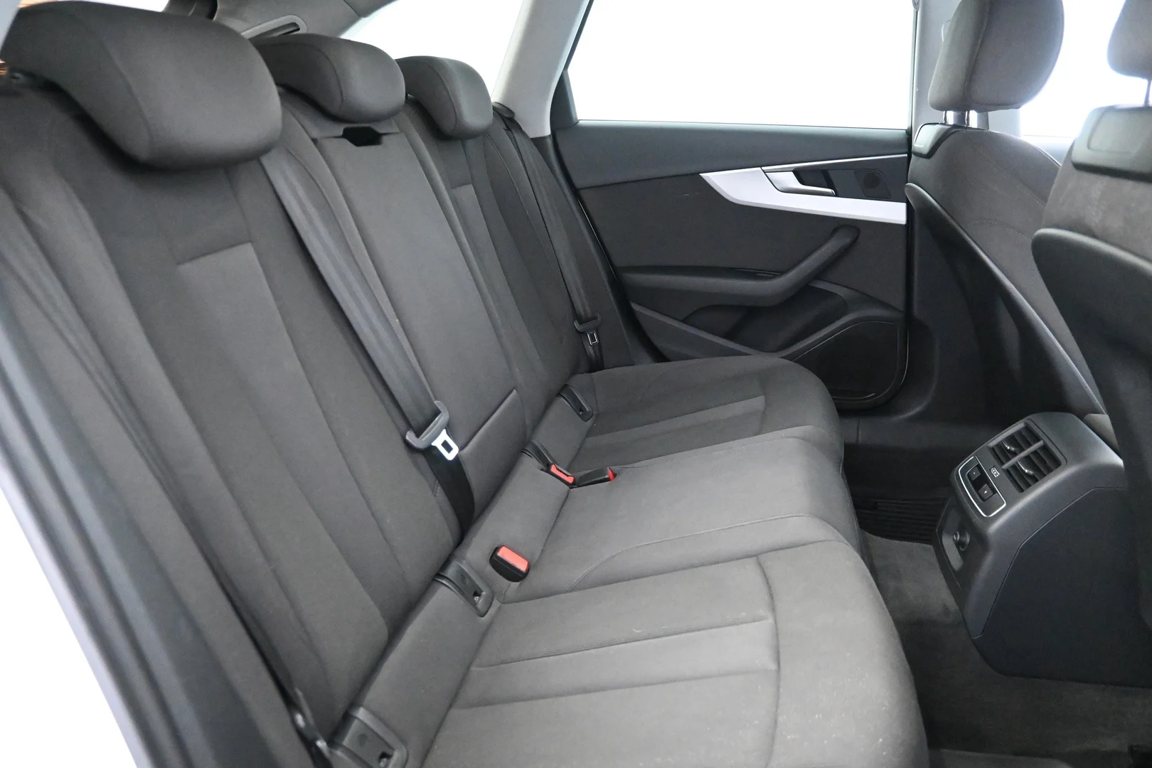 Car Image - 3P9JccJCkTEMR4Q6Z7bO7w