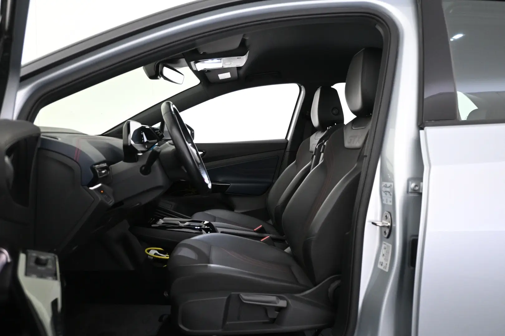 Car Image - 3mOEqZLxwsHhKxAS6kkk9h