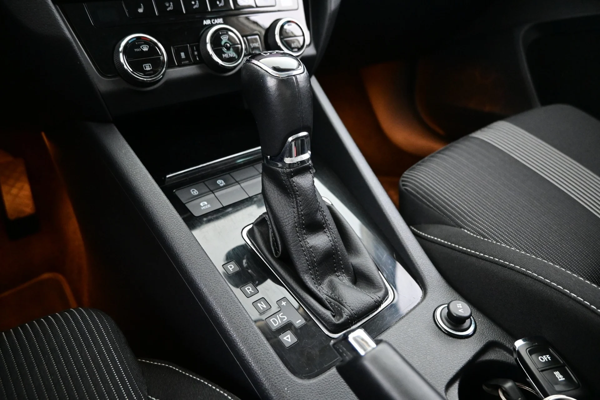 Car Image - 2mwVDo6OSKvbIle1Xyd551