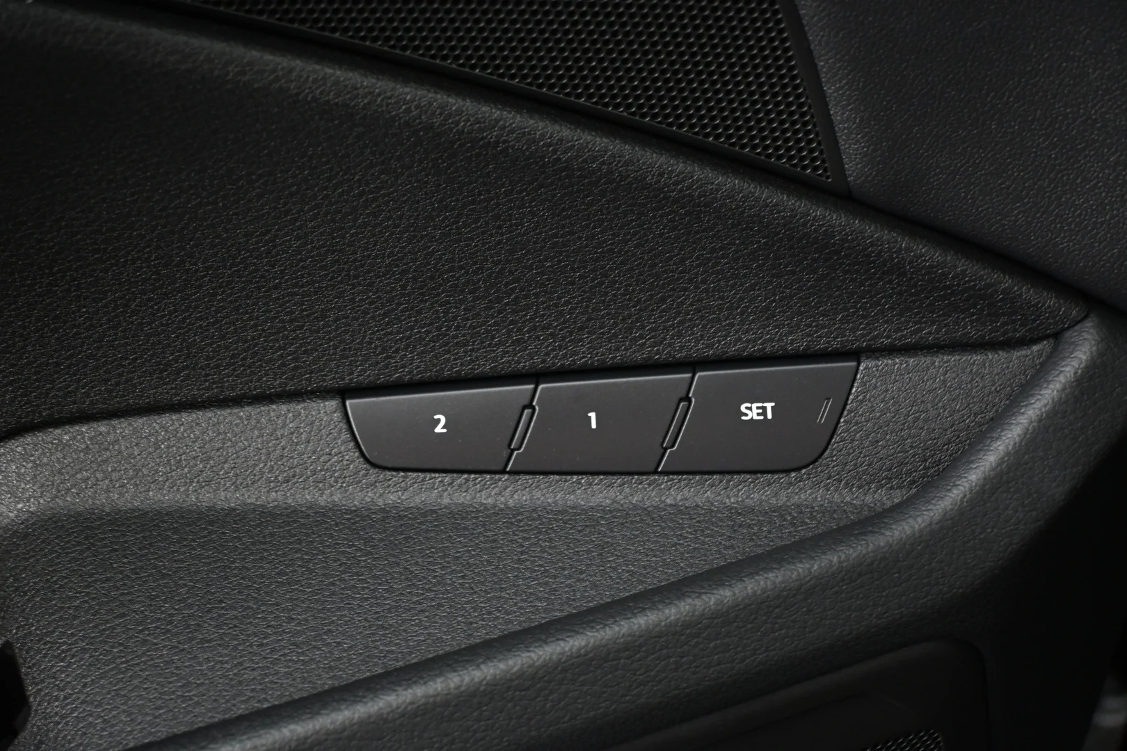 Car Image - 6Y49SiNa64hyRxZlMJsM6W