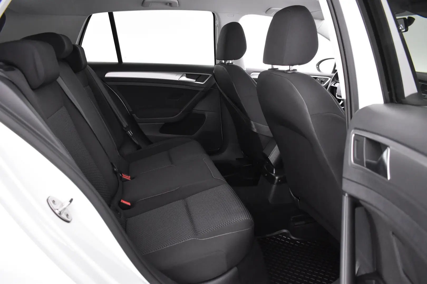 Car Image - 6mYDKD5XtfdO3aaplZ6YRO