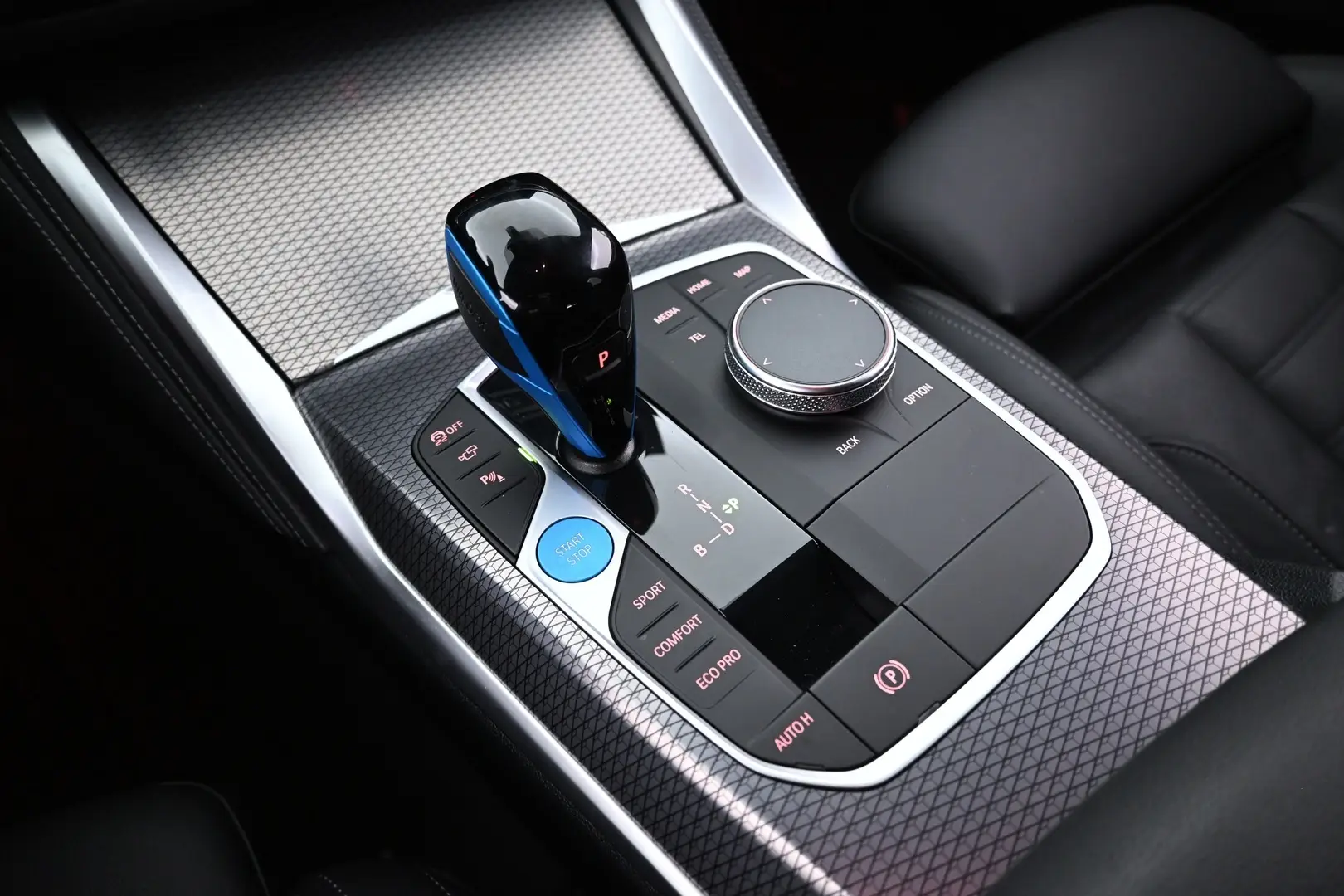 Car Image - 3pIQgeOYHEHAcecIb4hn3y