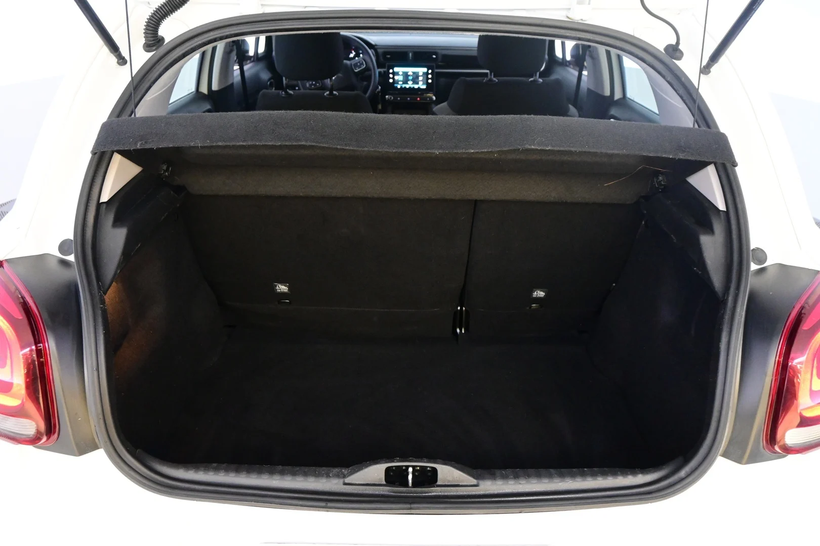 Car Image - 74ENhmoLEev94zwLShDzb1