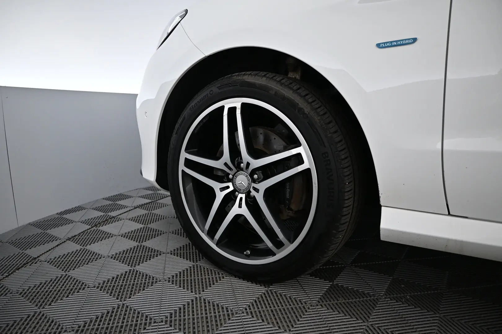Car Image - 2g6VAabyrnatxh9O1HHNdU