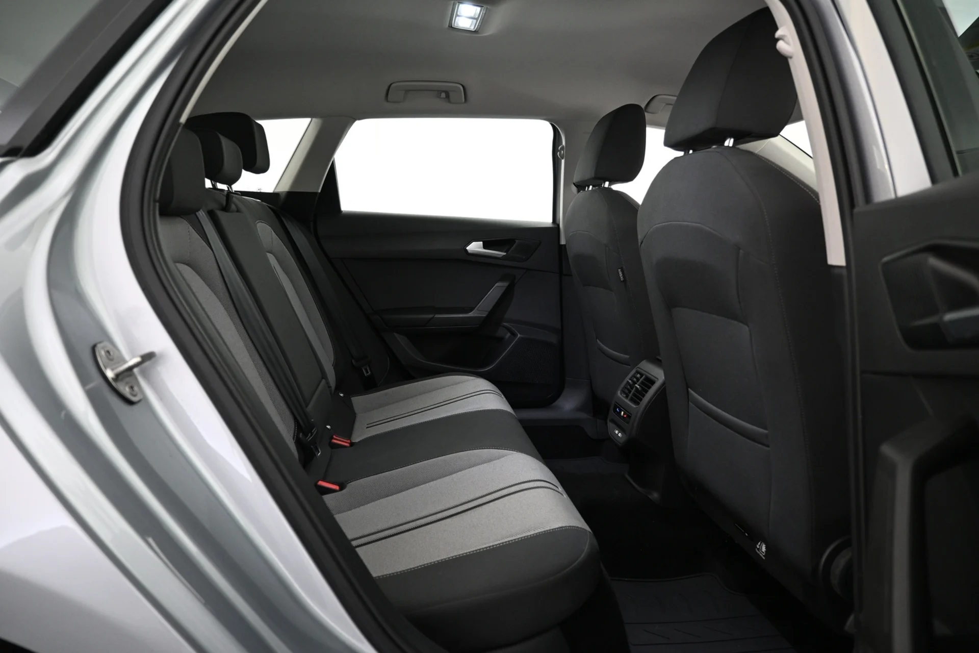 Car Image - 1XHDNU255fcdX2npsXkR5o