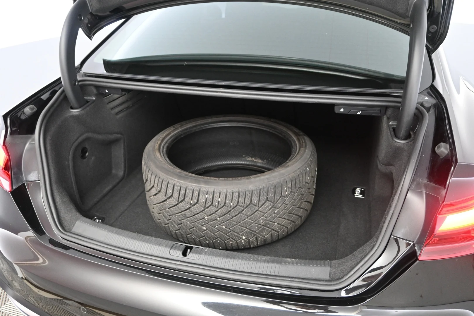 Car Image - ZyyYGUn5zPXO5kHprq1PU