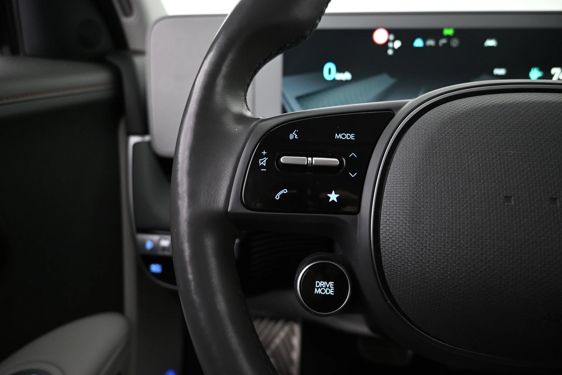Car Image - 3lL1hBJYxu4dL8fPZJS81N