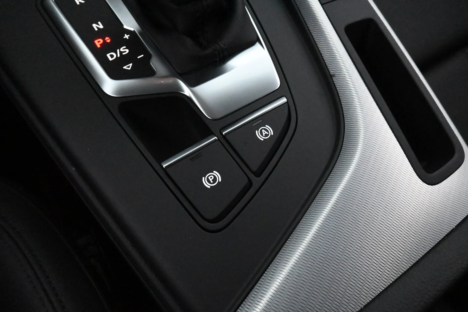 Car Image - CyON9JVkT6UArbJUaSfIK