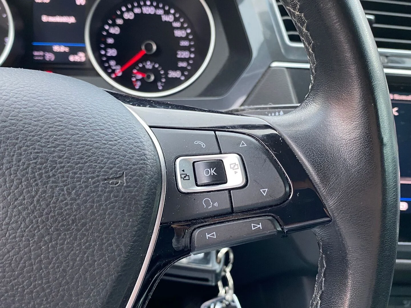 Car Image - 5EbgPjb2InMu4ypwtvDsK6
