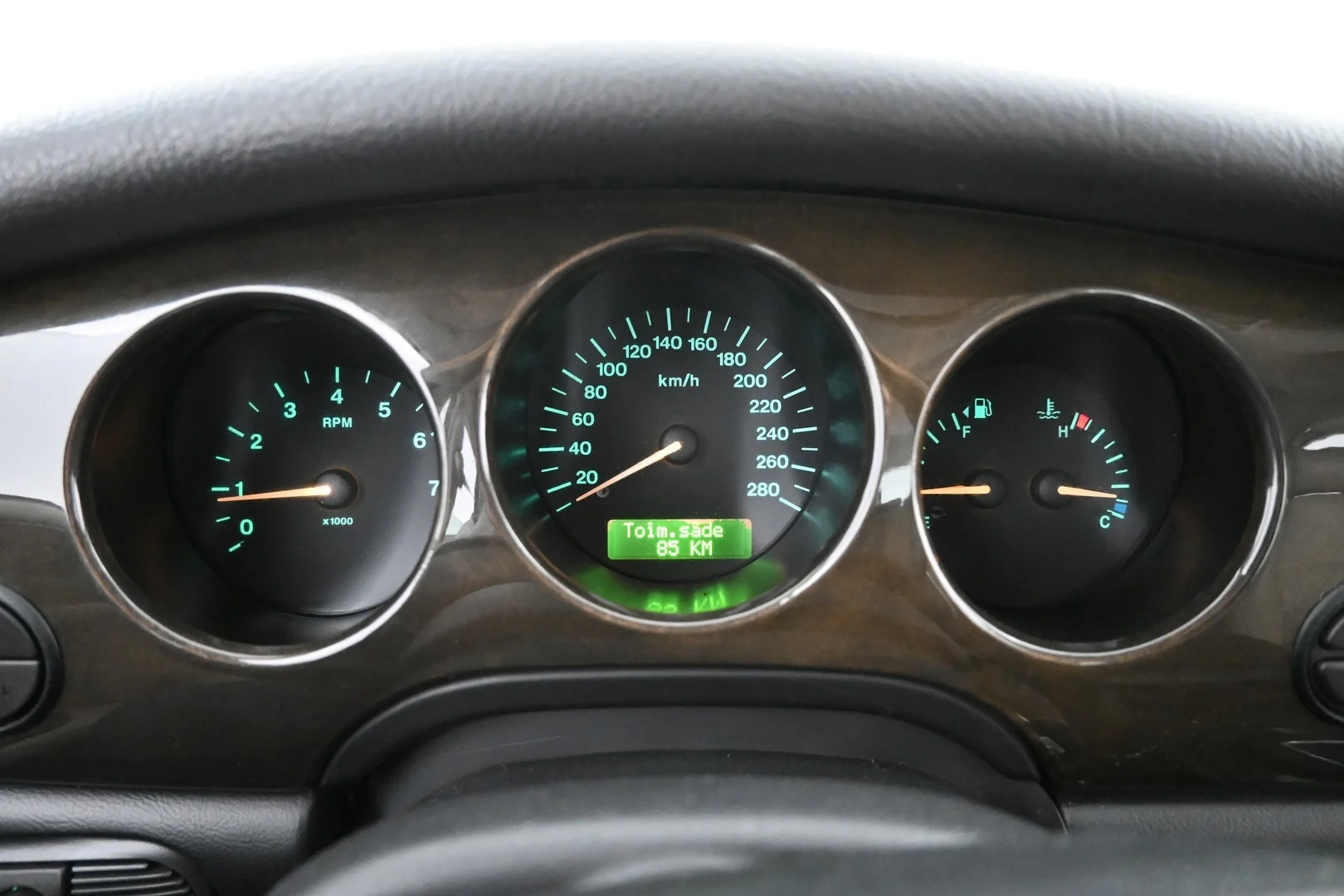 Car Image - FwyJT6Ga9AAlmVO8qm1Q8