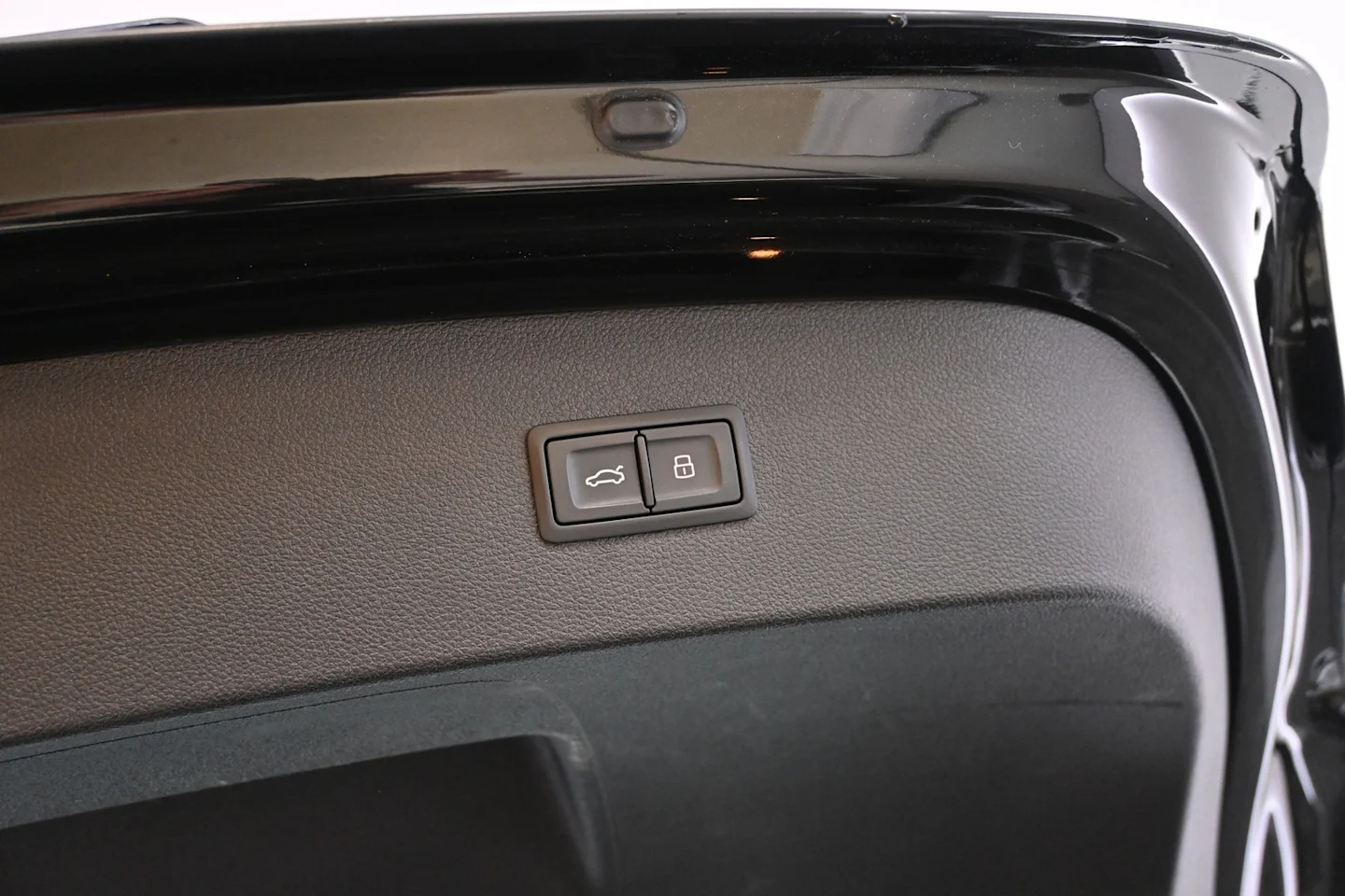 Car Image - 4vZA4TXxZTKUvXRzIKnhdy