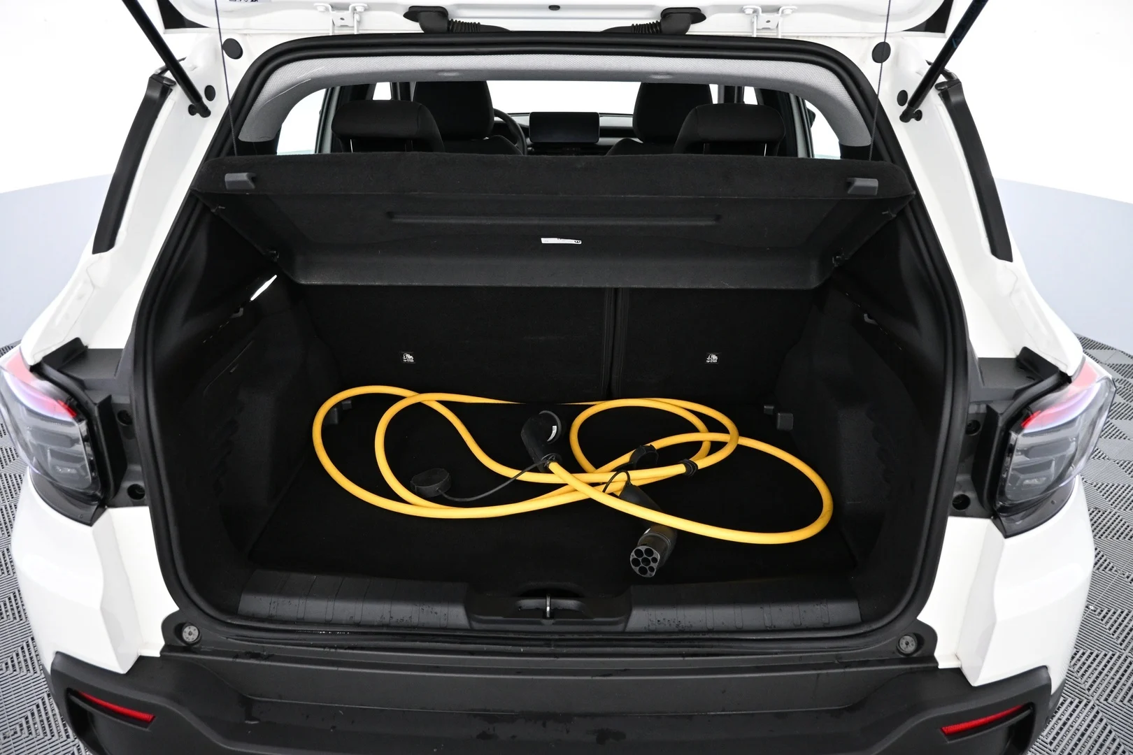 Car Image - 6ydmQxE76pGm04yaGXGzhy