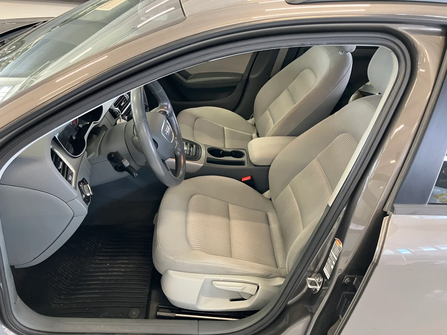 Car Image - 3hJDB7ELAQVxNwzHG3YNYa