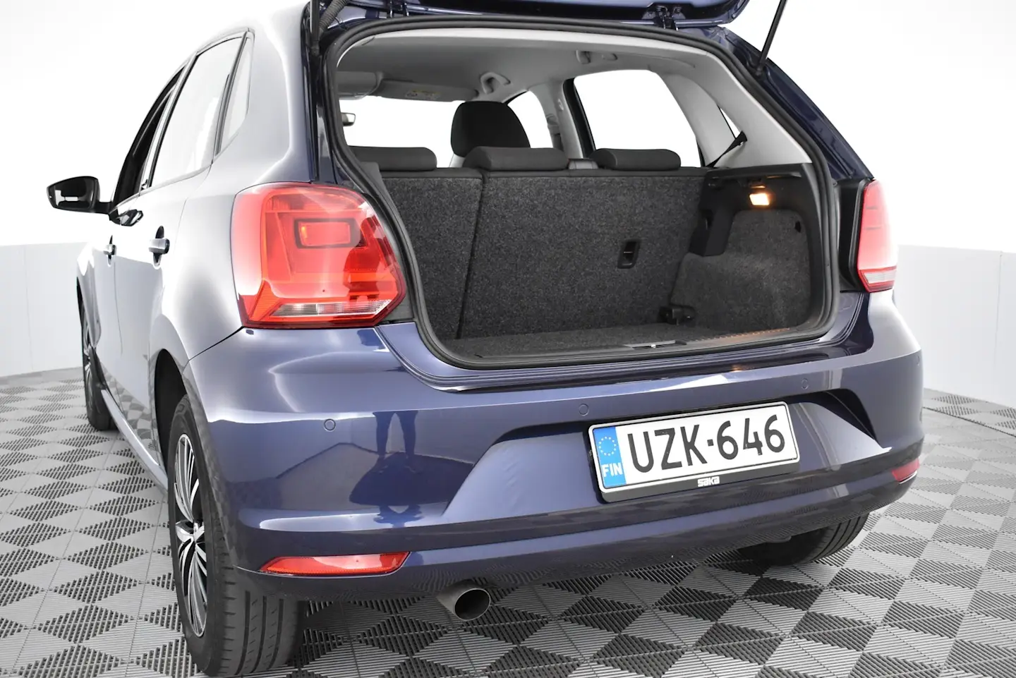 Car Image - 34M4GDrKCqfHorDEJ6edgA