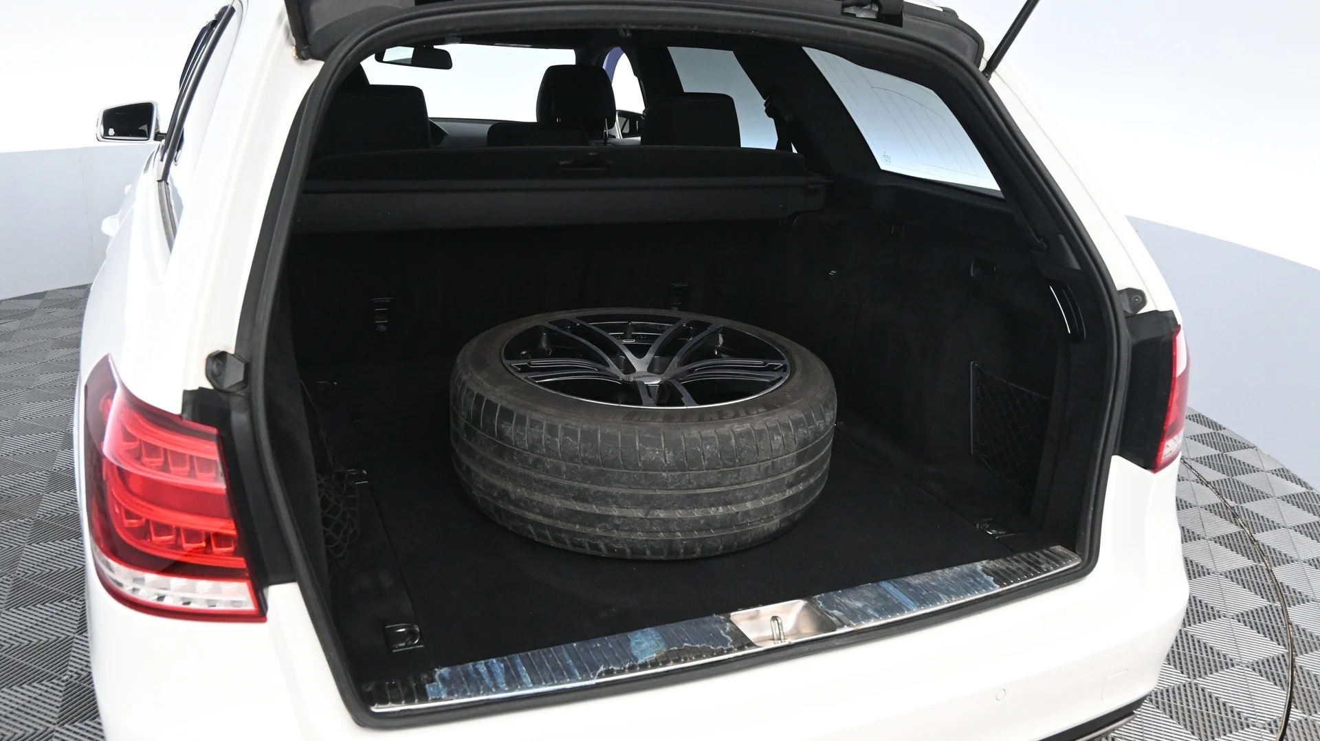 Car Image - 29fCupSX4wfSxmbWAUh57t