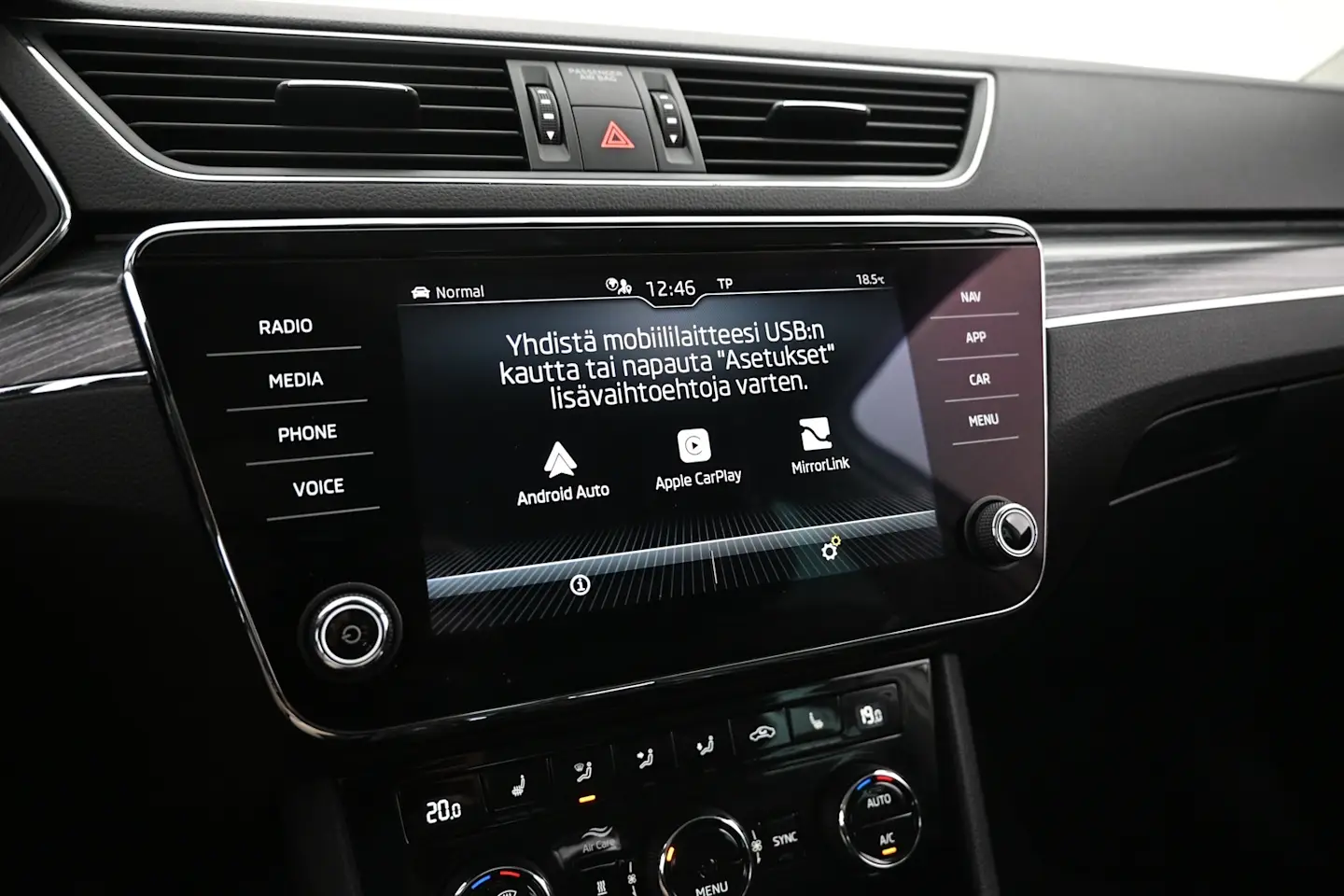 Car Image - 1hTWXRO9i0JH1CttTJJFt3
