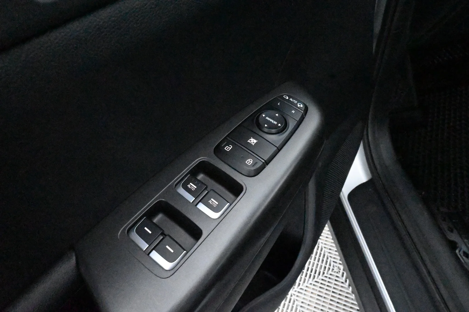 Car Image - 1ig3vtLMYxwhZOHKJzIQB5