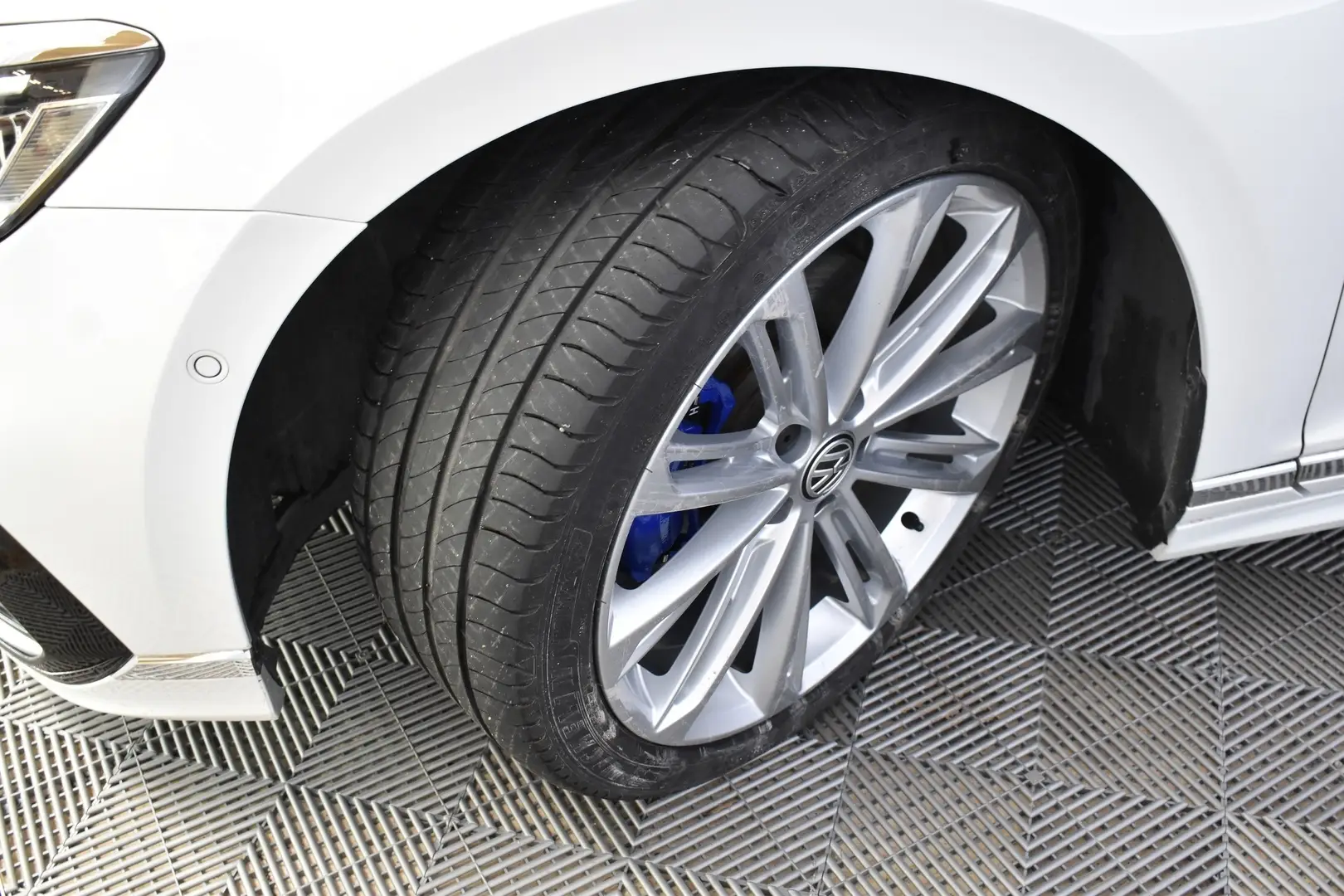 Car Image - 3kJrjmprFjVHRq33oa41su