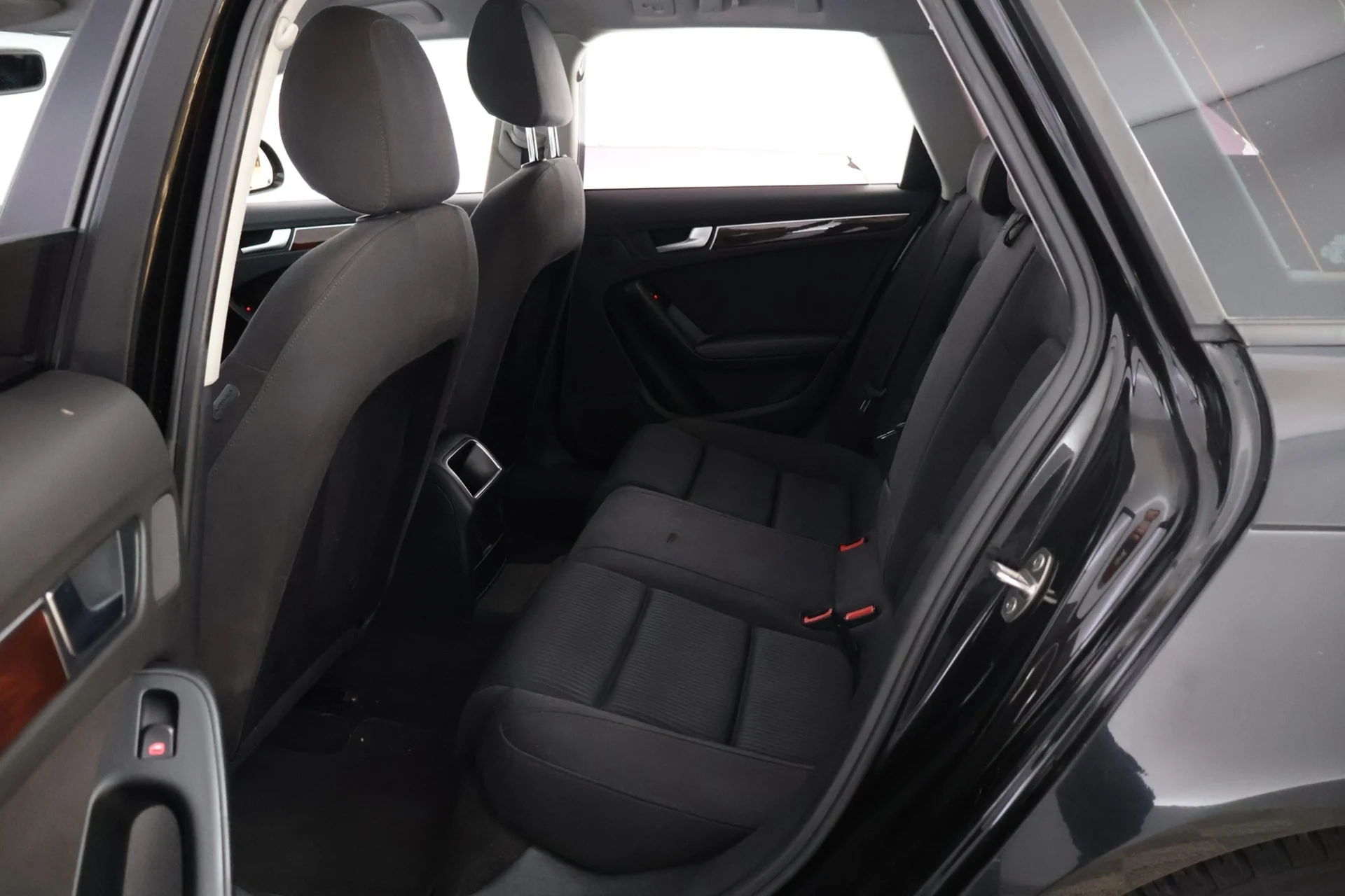 Car Image - 4SvhZ1CYlYTE49sXUQfoF