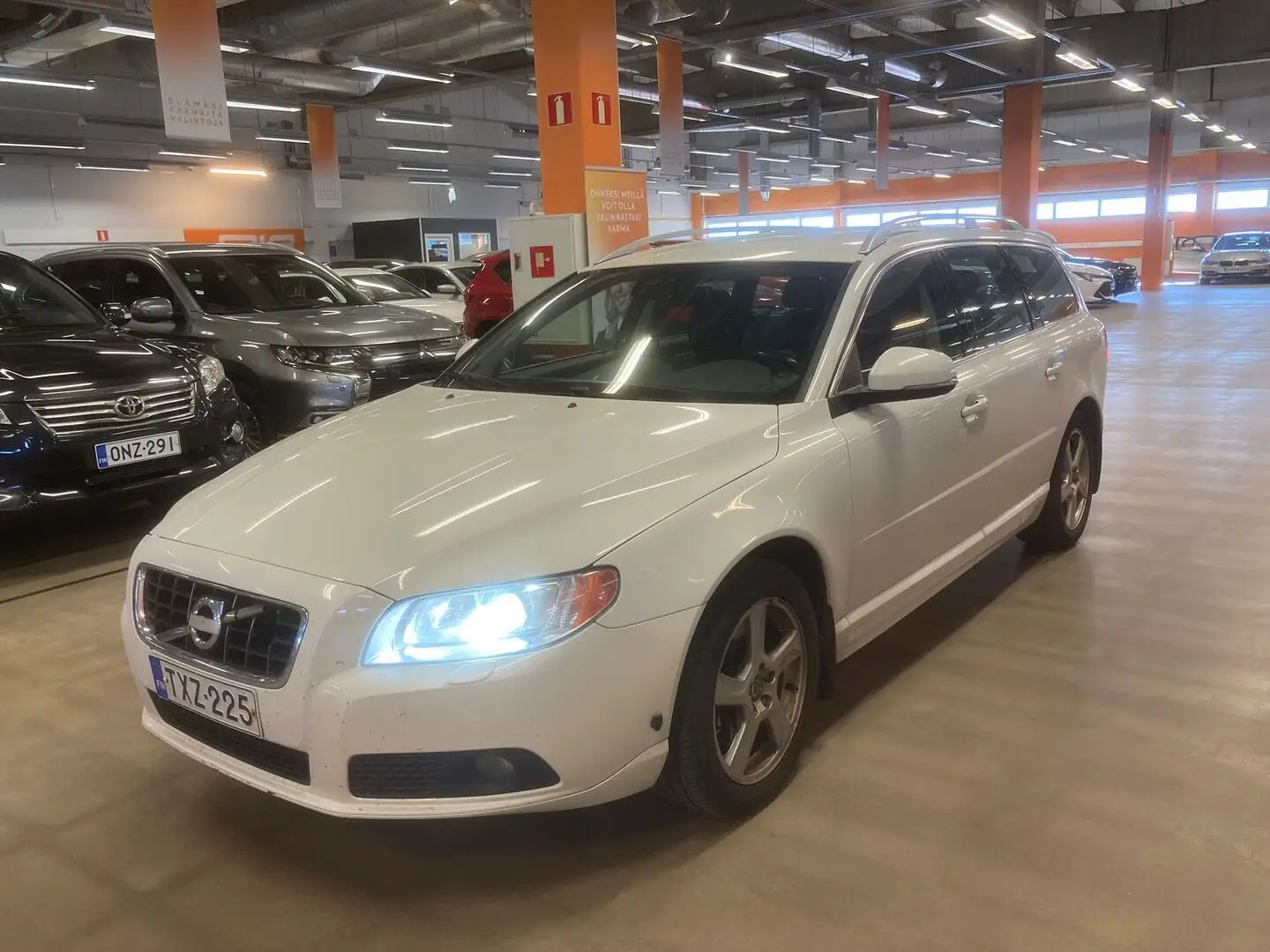 Car Image - 1Cl4qf9CL6spEaCqJBnGjU