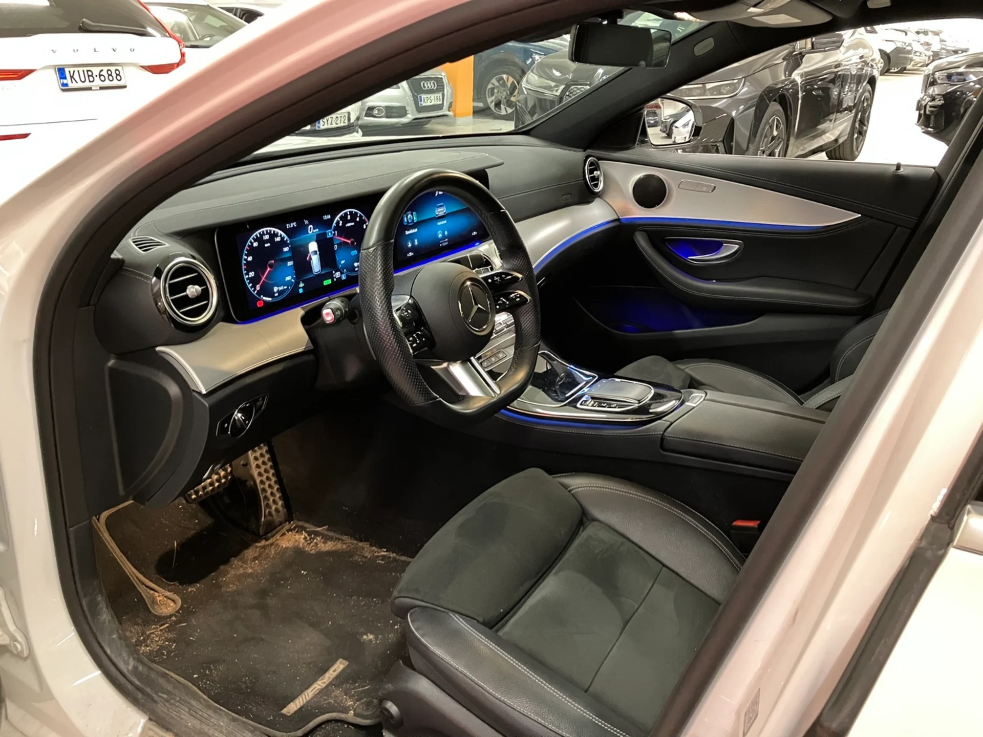 Car Image - 42P0MiZ3lNhNdKOLF01VMc