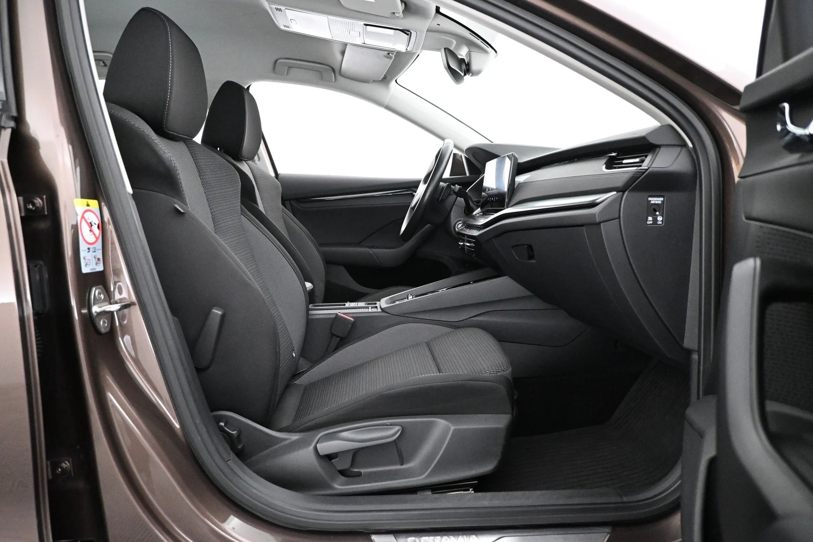 Car Image - 4BZGOxvqYwAVfkIxujPiR6
