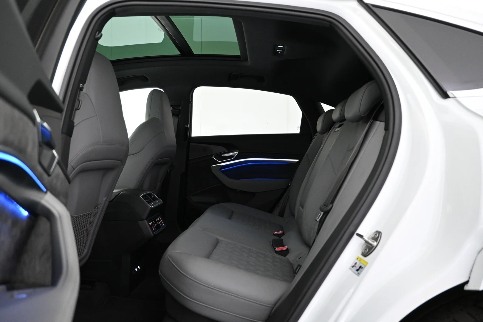 Car Image - 4WEa73o705mLc9LnTsbUB5