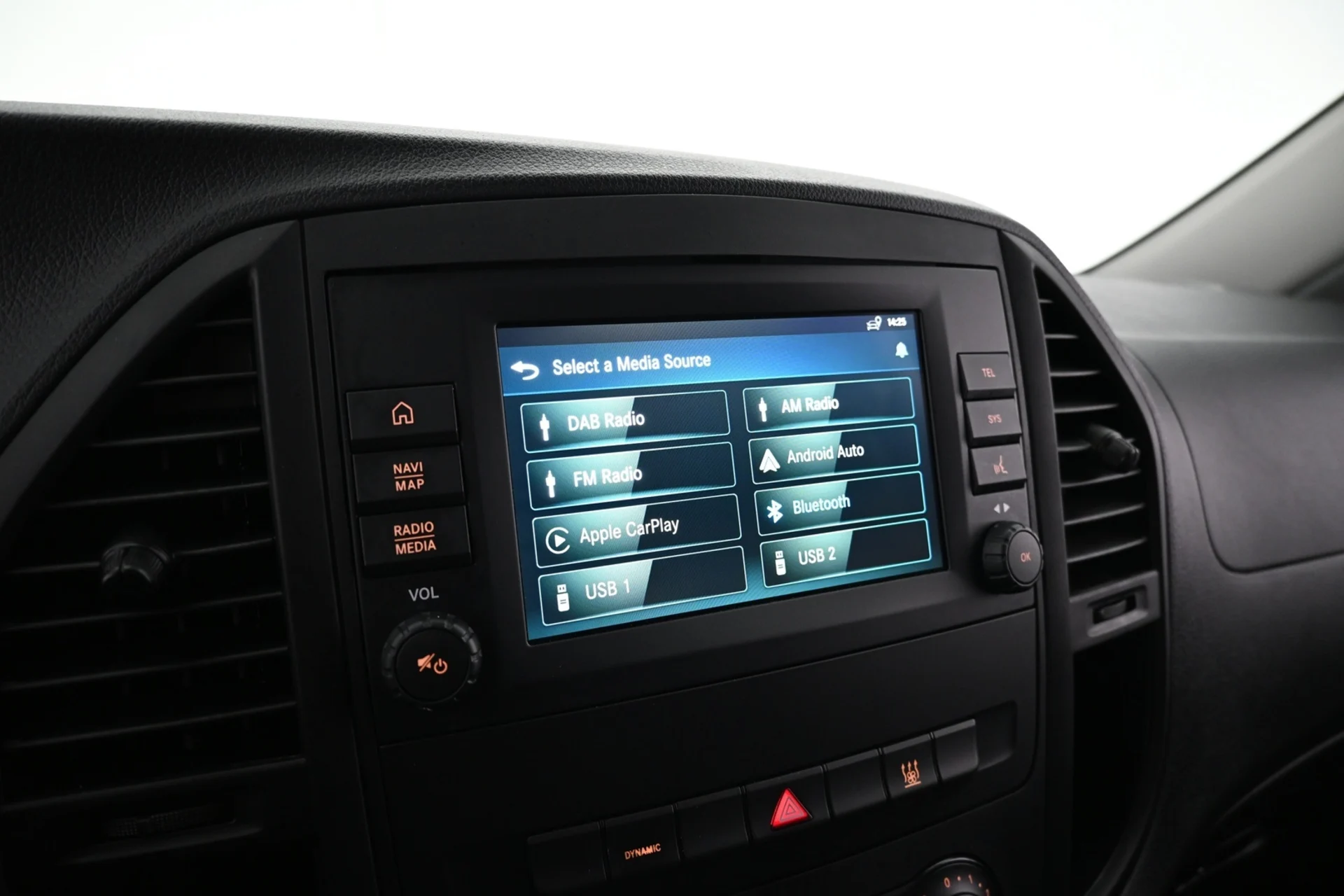 Car Image - 2XNOn2KBri4UKZchyCXeqI