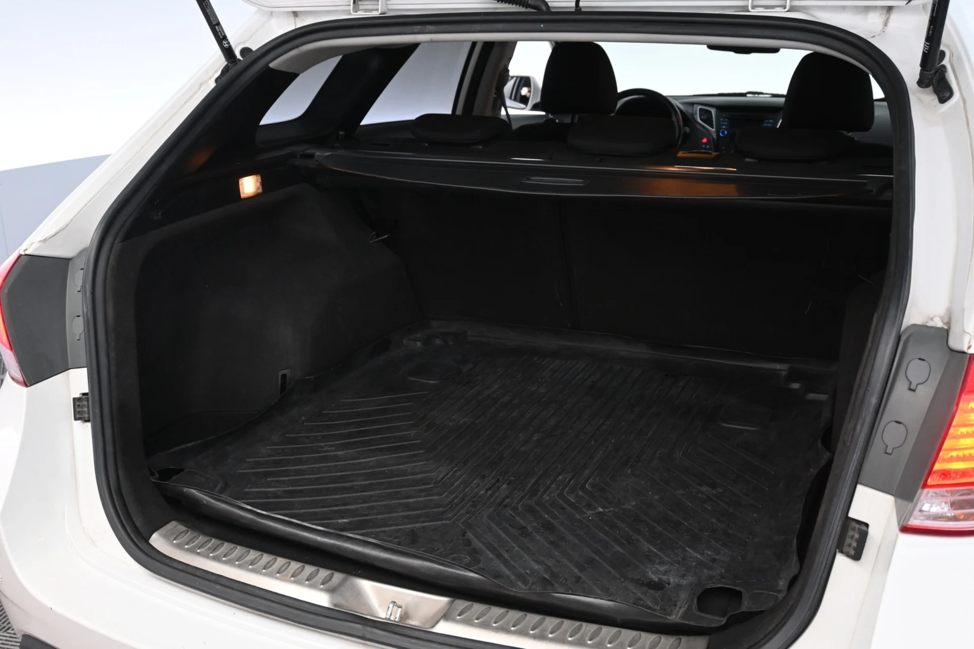 Car Image - 5vBoxhPRz9LqMsinfbBfoB
