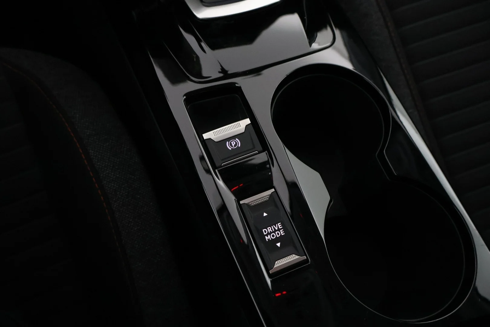 Car Image - 6qF4mXLBw32CFy6VxHtqxk