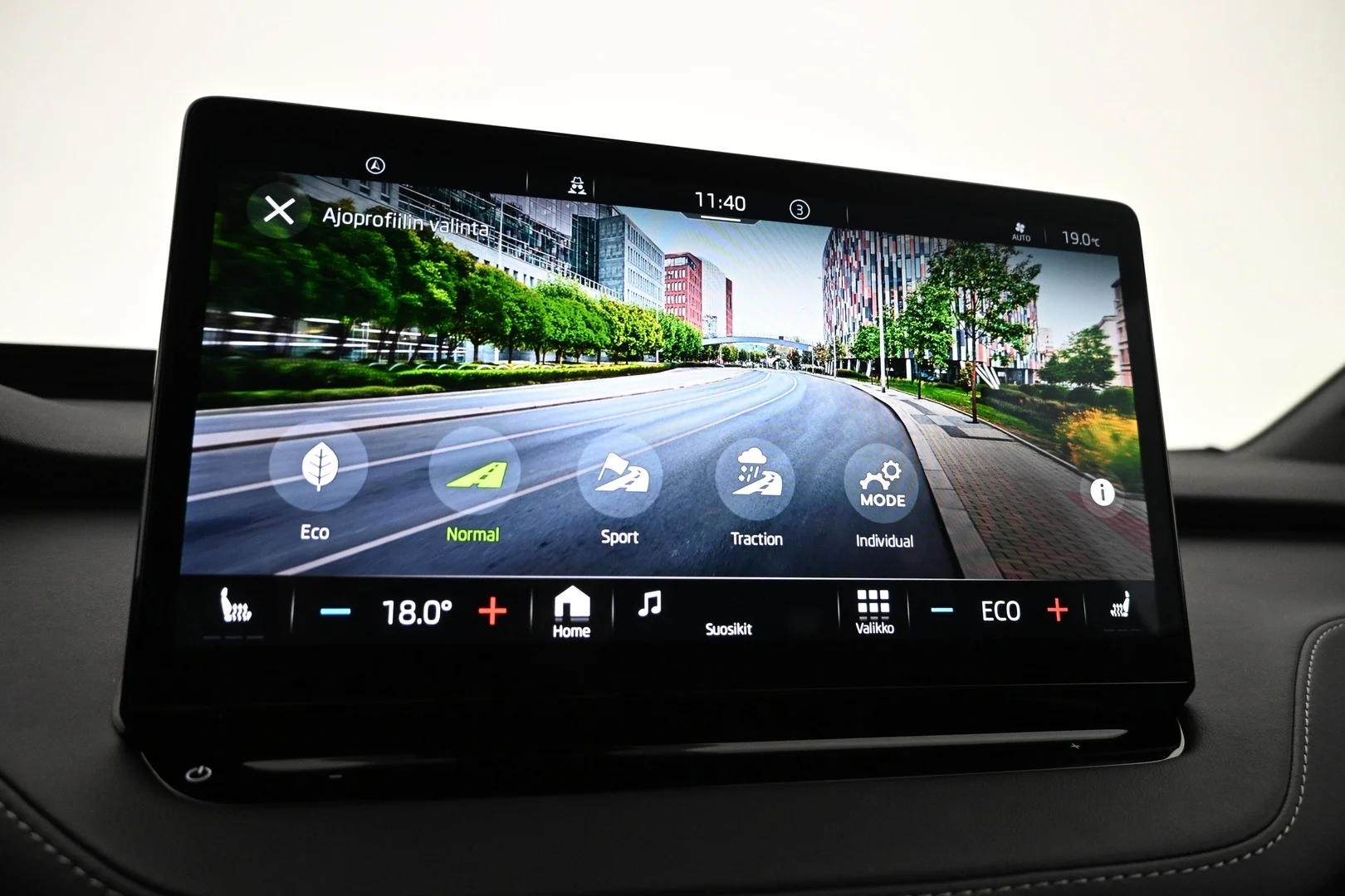 Car Image - 3Rbe9PljX8UAyfrp2WNp7o