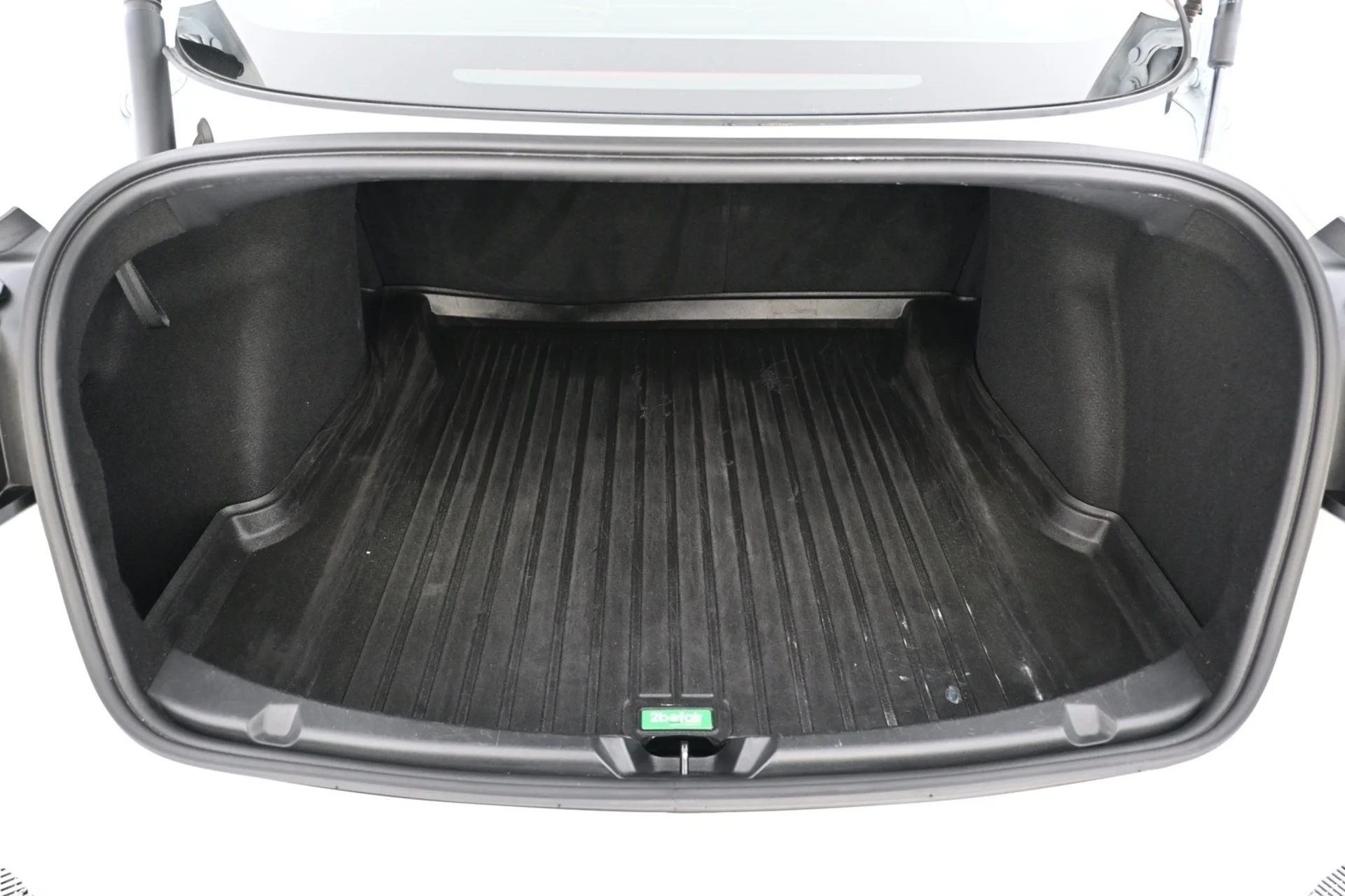 Car Image - 140MBpQPjLUu94iEeTkHE2