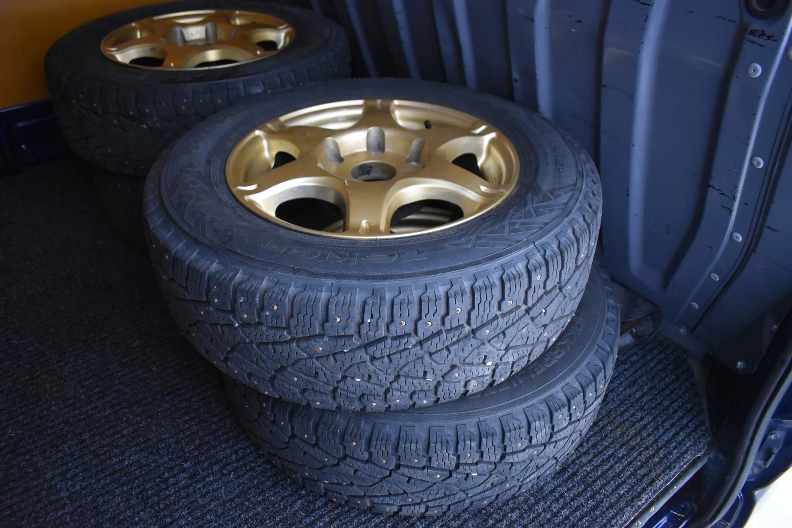 Car Image - 1smydHqnFbGHsBVpZIHEAb