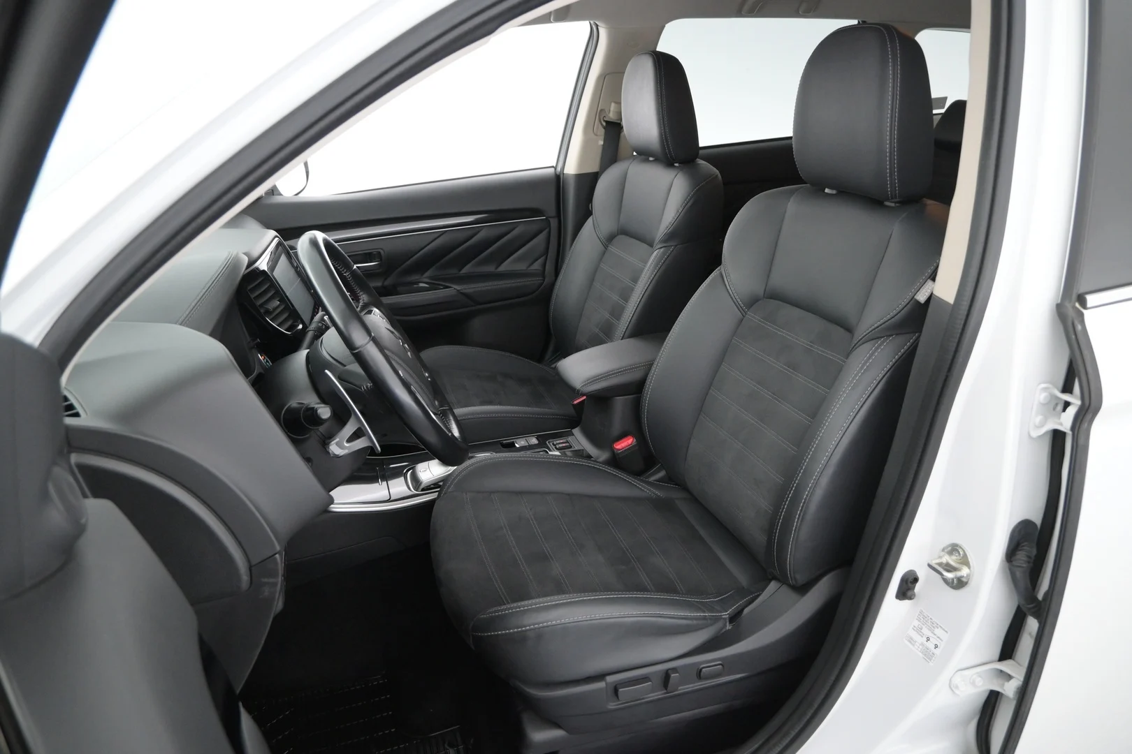 Car Image - rX3z3hcYitOiQQ46EixyI