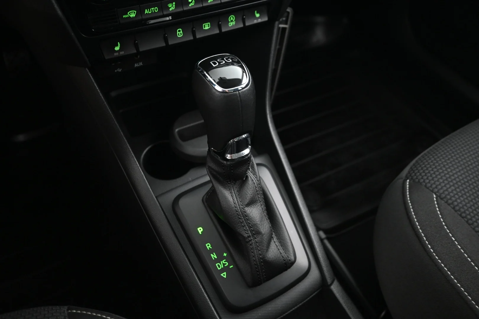 Car Image - 79EC46UxGAn7rcuv7JzHkl