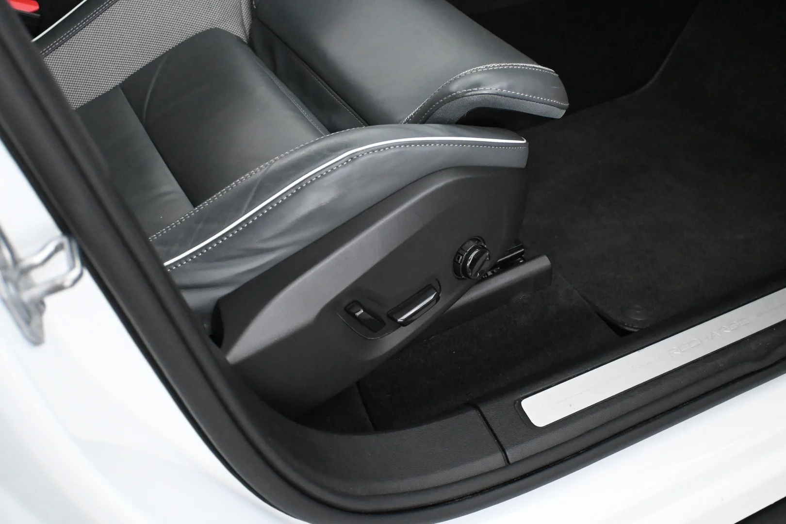 Car Image - 4LNRrA6vgtepW90o9H7vlx